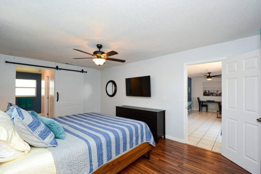 Cozy, Fido-Friendly Pool Home Just 4 Miles To The Beach! Venice Bagian luar foto